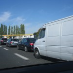 File d'attente à station Esso sur la N118