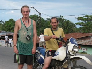 Julien Priarone (à moto) et Tristan Lagier