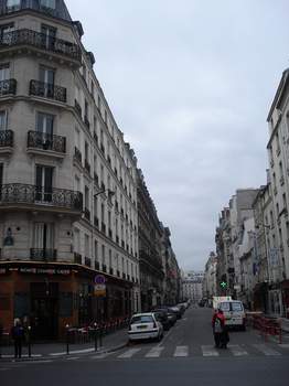 La rue Trousseau en 2005,  à l'angle de la rue du faubourg Saint-Antoine